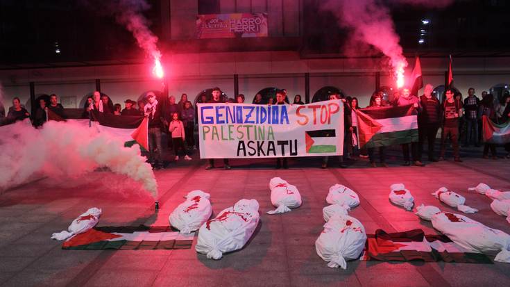 Genozidioa geratzeko eskatuko dute eltze eta lapikoak jo bitartean