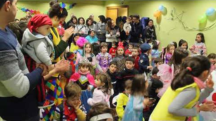 Amaraun Klubeko haurrak eta gurasoak Inahaldun festaz gozatzen
