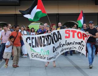Israelek elkartasun flotilla erasotu duela salatzeko elkarretaratzea egingo dute gaur Okendo plazan