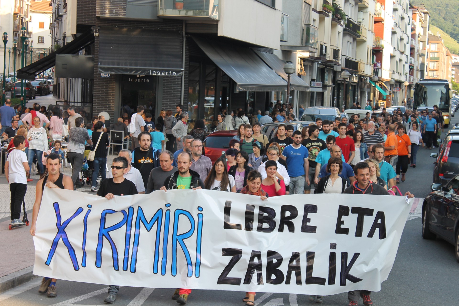 Herriko taberna eta elkarteen kontu korronteak enbargatzen hasi da Auzitegi Nazionala