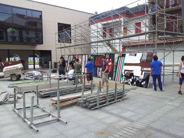 Sorgin Jaiak hasi dira Okendon euren txosna gunea muntatzen