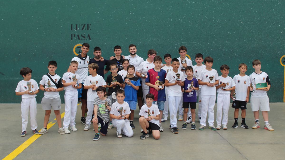 Pilotari gazteak izan dira igande goizeko protagonista nagusiak