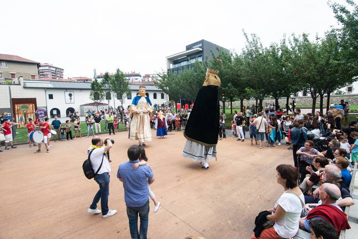 San Pedro Jaiak: erraldoiak eta buruhandiak