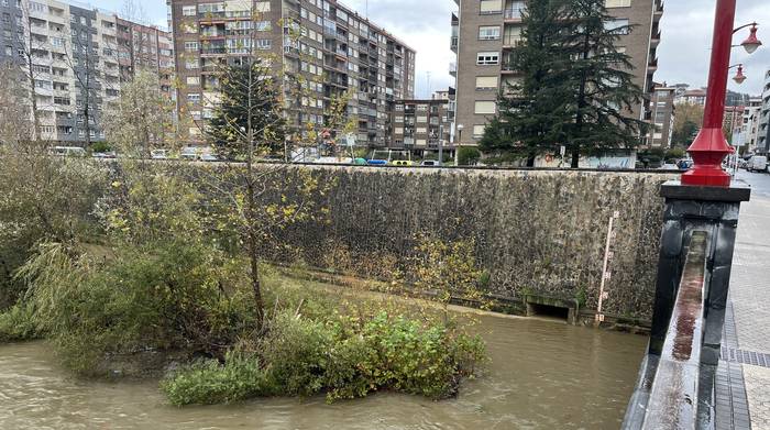 Abisu horiak egunotan, euriagatik