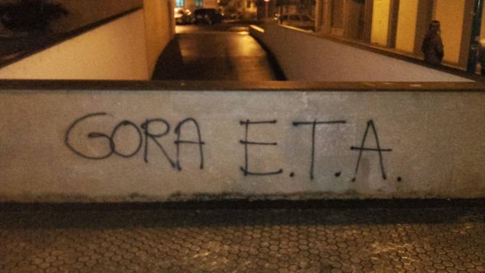 Alkateak pintadak gaitzetsi ditu