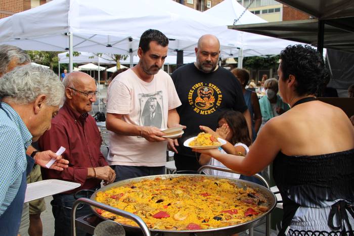 Guadalupeko Ama Birjinaren eta Extremadurako Egunaren jaiak: paella herrikoia