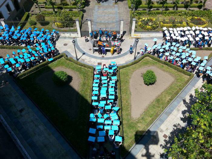 Giza-katerako autobus txartelak hartu behar dira