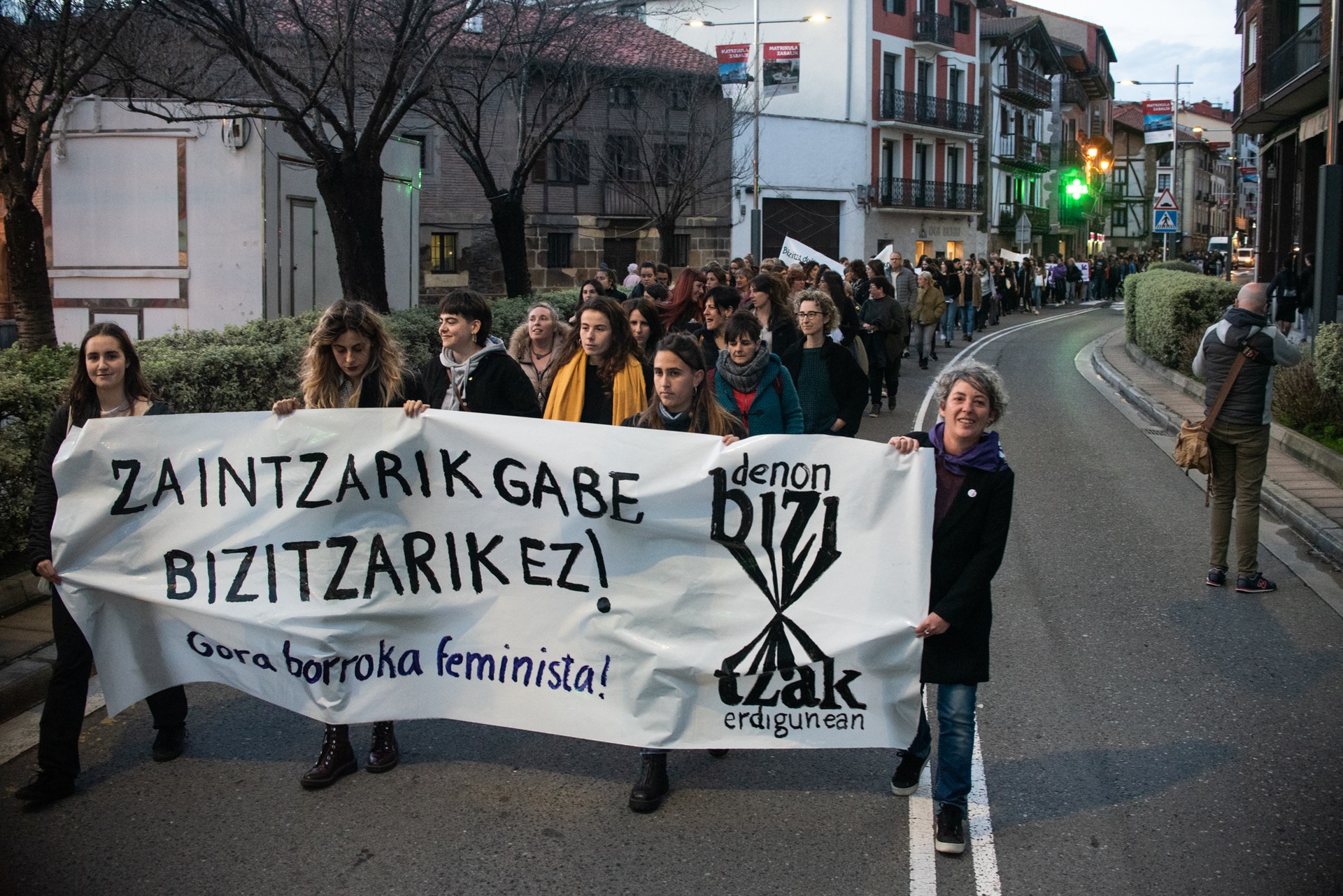 Bi aldarrikapen ekintza eta antzezlan baten emanaldia egingo dituzte gaur