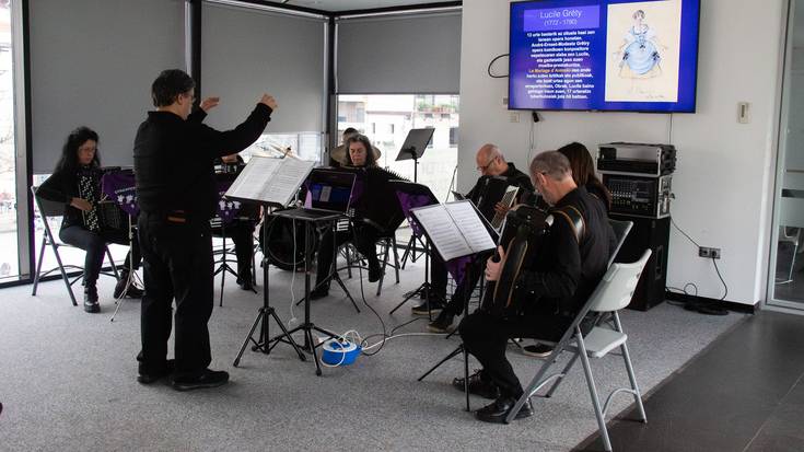 Emakumezkoek sortutako kantuak jo dituzte