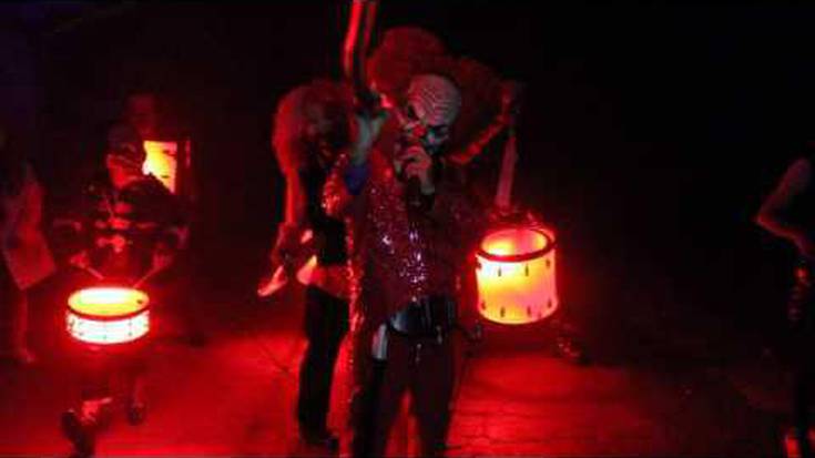 ZoZongo batukada taldeko kideek euren ikuskizun famatuenetako bat plazaratu zuten atzo Zabaletan: Psycho Clown