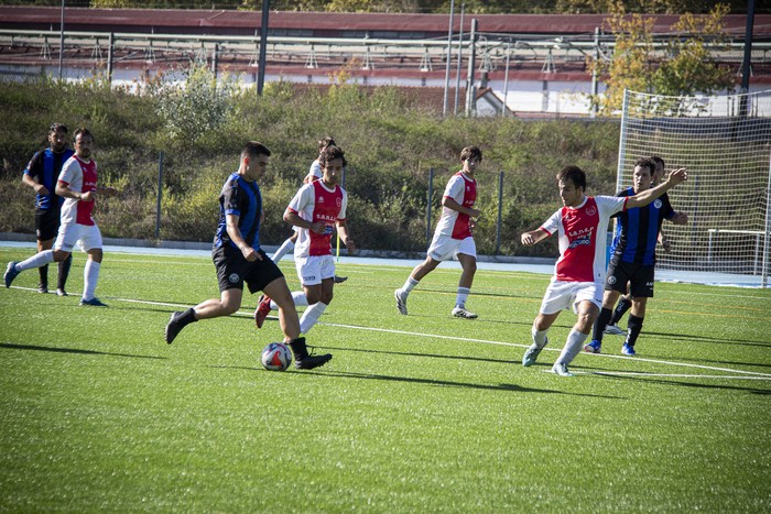 Herriko futbol kluben lau talde gehiago, zelaira