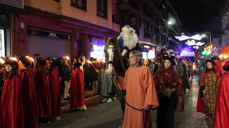 Lasarteoriatarrak agurtzera etorri dira Errege Magoak