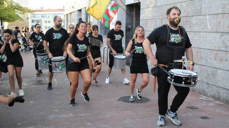 Aste kulturala: Dinbi Banda batukada taldearen emanaldia