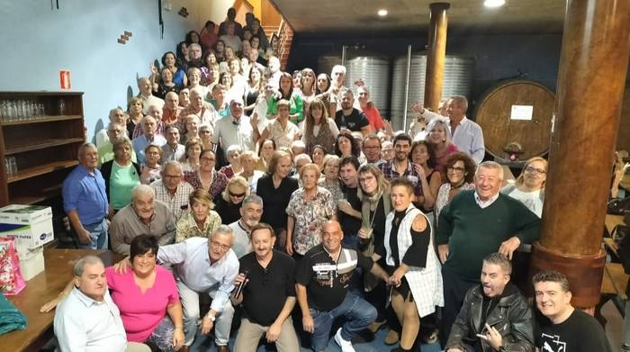 Torrecillas de La Tiesa herrian jaiotakoek urteroko bazkaria berreskuratu dute