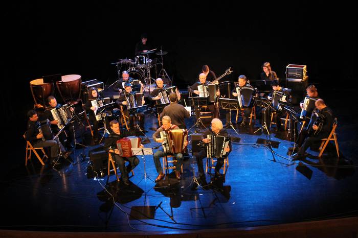 Akordeoi sinfonia, hamargarrenez