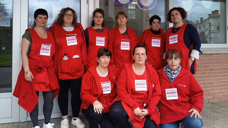 Aurreakordioa lortuta, bertan behera utzi dute eskola jangeletako greba