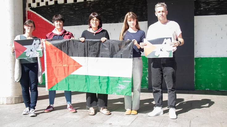 Kazetari palestinarrei babesa adierazi die TXINTXARRI aldizkariak