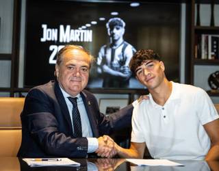Jon Martin herritarra, 2032ra arte txuri-urdin