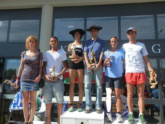 Martin eta Gomez lasarteoriatarrak Baxurde kroseko podiumean