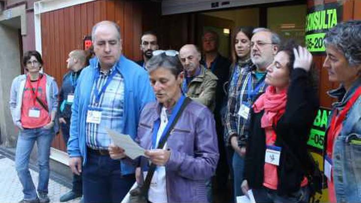 Marga Iturriza begiraleak eta Jose Manuel Clemente berme batzordeko kideek bozkatzera eta parte hartzera animatu dituzte herritarrak