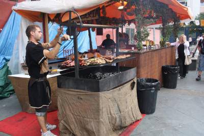 Erdi Aroko Azoka egin da asteburuan herrian