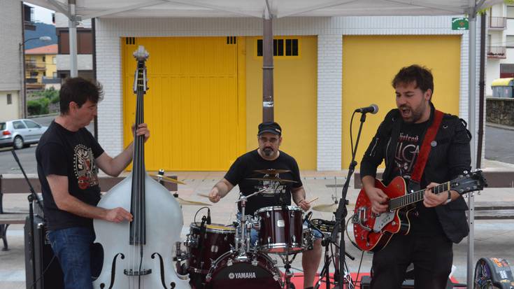 Rock-and-rolla eta euria Zabaletan