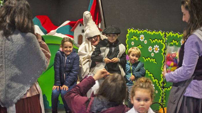 Abenduak 24: Olentzero eta Mari Domingirekin egoteko txandak