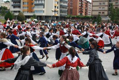 Giro ederra bizi zen Dantzari Txikin