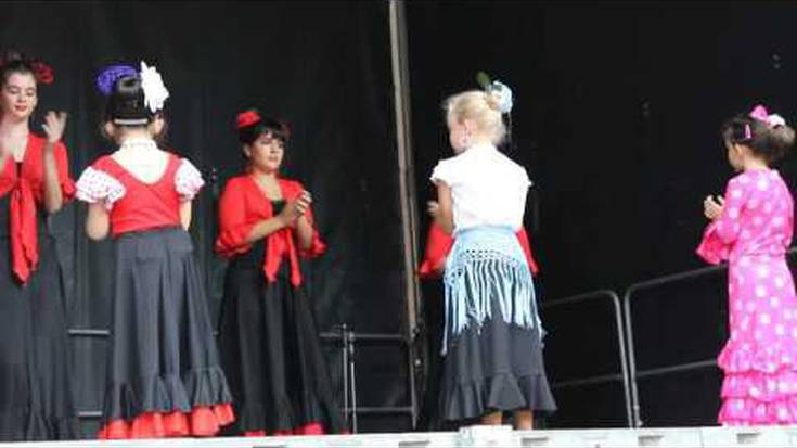 Gitanillas del Alba eta Duende flamenco taldekoen emanaldia izan da Golf plazan