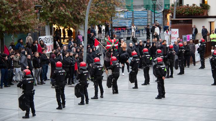 VOXen aurkako manifestazioa, iruditan