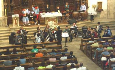 Zero Sette akordeoi orkestra Alemaniara hilabete amaieran