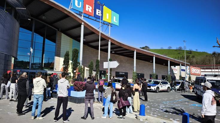 Kale bira eta Donostiako manifestazioko argazki batzuk