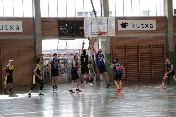 Senior 3. Mailako taldeak denboraldiko lehen garaipena lortu du