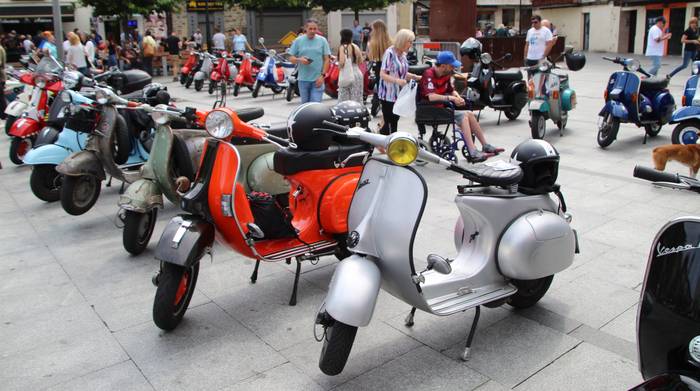Vespa eta Lambretta motorren topaleku izango da herria asteburuan