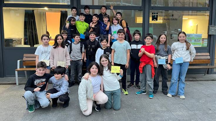 Earra! eskolako ikasle gazteenek lan ederra egin dute Gelatik Plazara ekimenean