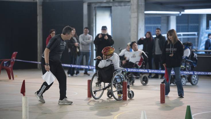 Gurpil aulkiko Euskadiko Eslalom Txapelketako lehiakideek gogo, ilusio eta indarrez bete dute Michelin kirol gunea