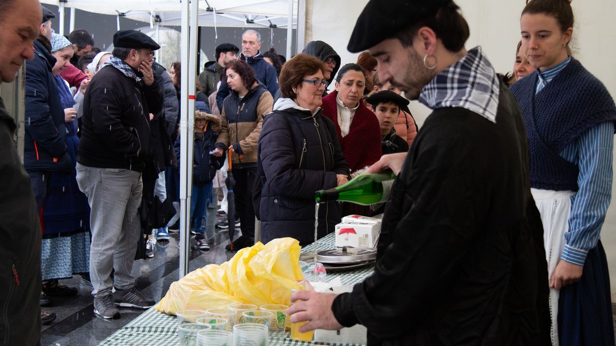 Euria egin arren, San Tomas azoka jendetsua izan da