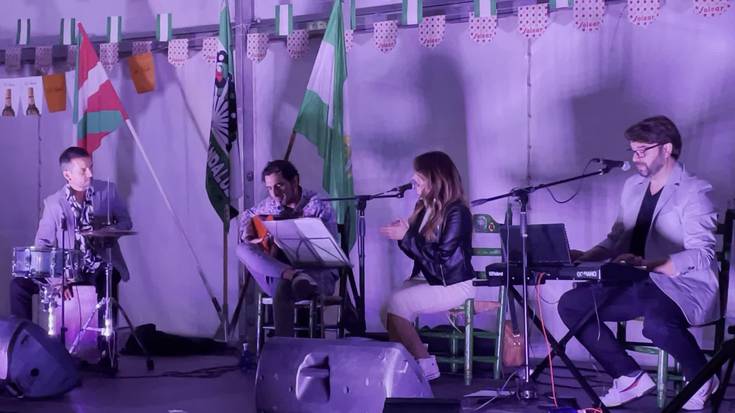 Tabita y son flamenco taldearen emanaldia Okendo plazako karpan
