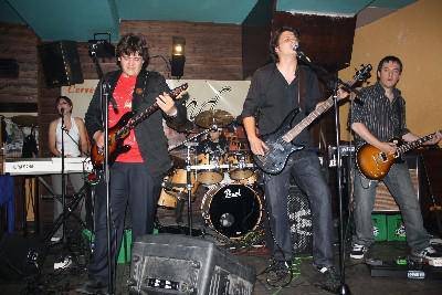 Latitud43 rock taldea Abend-en