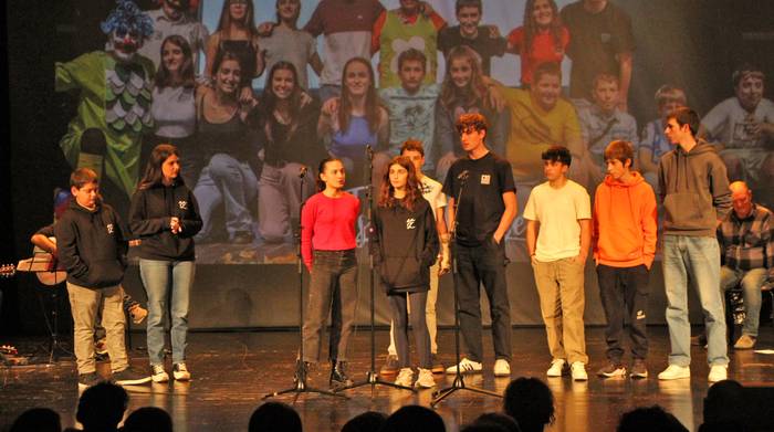 Gipuzkoako Eskolartekoan parte hartuko dute Earra eskolako bertsolariek