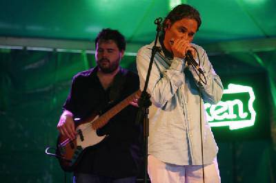 Rythm & Bluesa Stay Blues taldearen eskutik