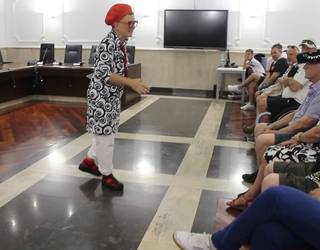 Herriko hiru pertsona maitagarri saritu dituzte udaletxeko pleno aretoan