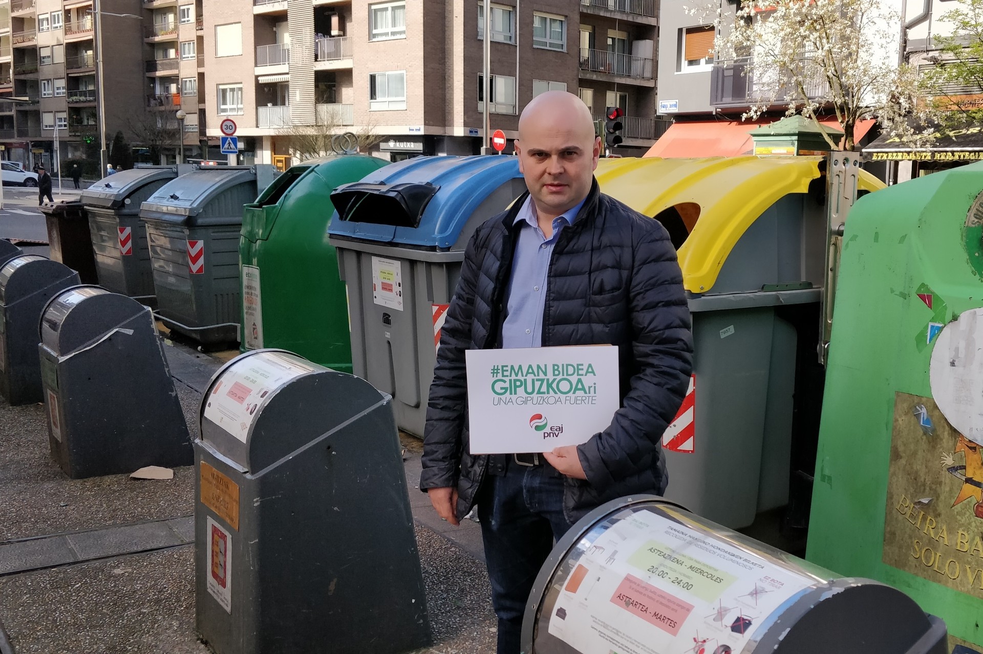 EAJ lurrazpiko zabor-edukiontziak kentzearen alde agertu da