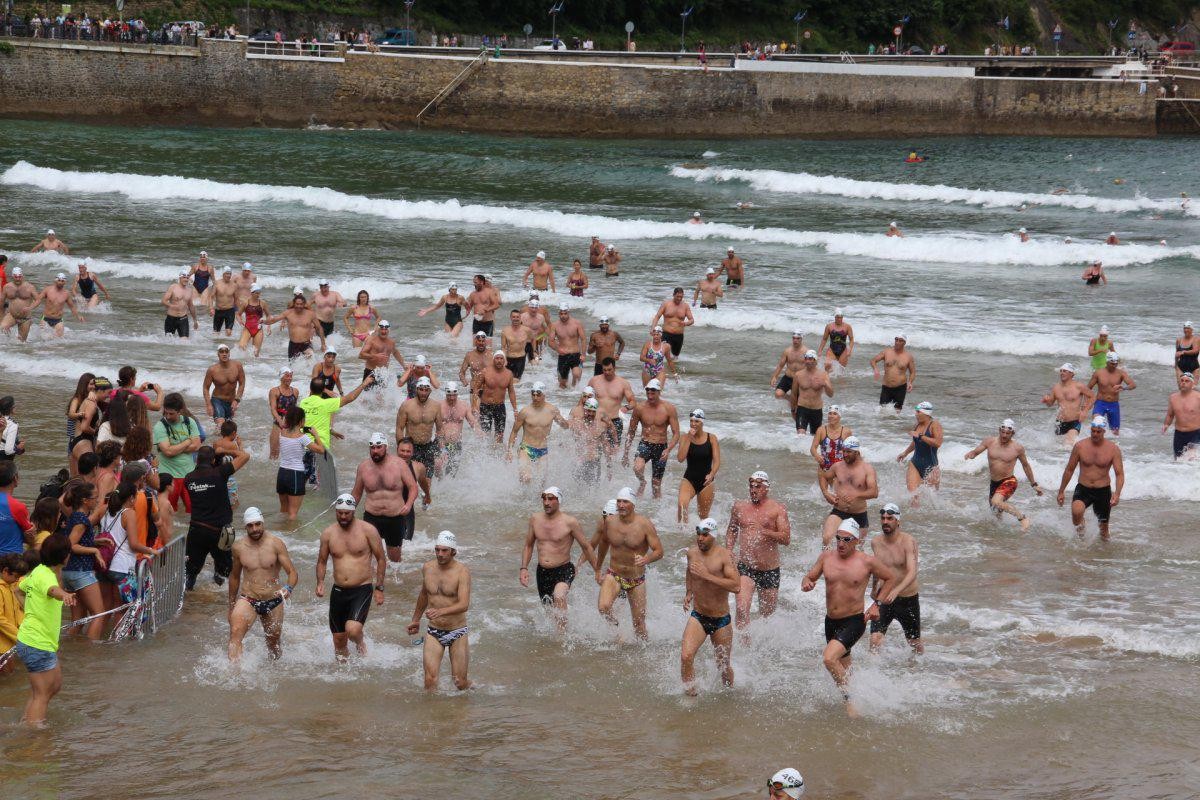 Lasarteoriatarrak, zeharkaldi jendetsuenean, Zarautzen