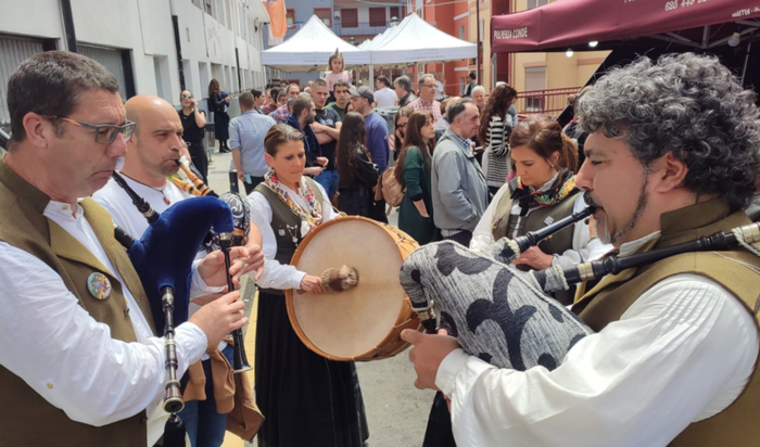 Xacobeo azoka: Espalladoiro gaita jotzaileak