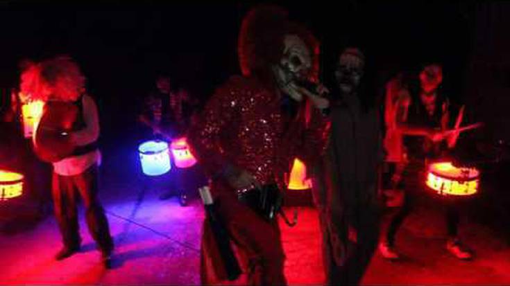 ZoZongo batukada taldeko kideek euren ikuskizun famatuenetako bat plazaratu zuten atzo Zabaletan: Psycho Clown