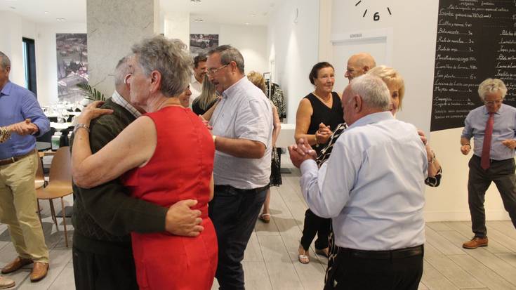 Adinekoen Omenaldi Astea: bazkaria eta dantzaldia