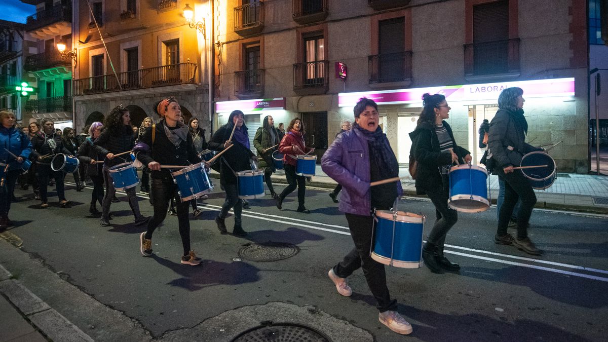 Mugimendu feministak manifestazio burrunbatsua egin du
