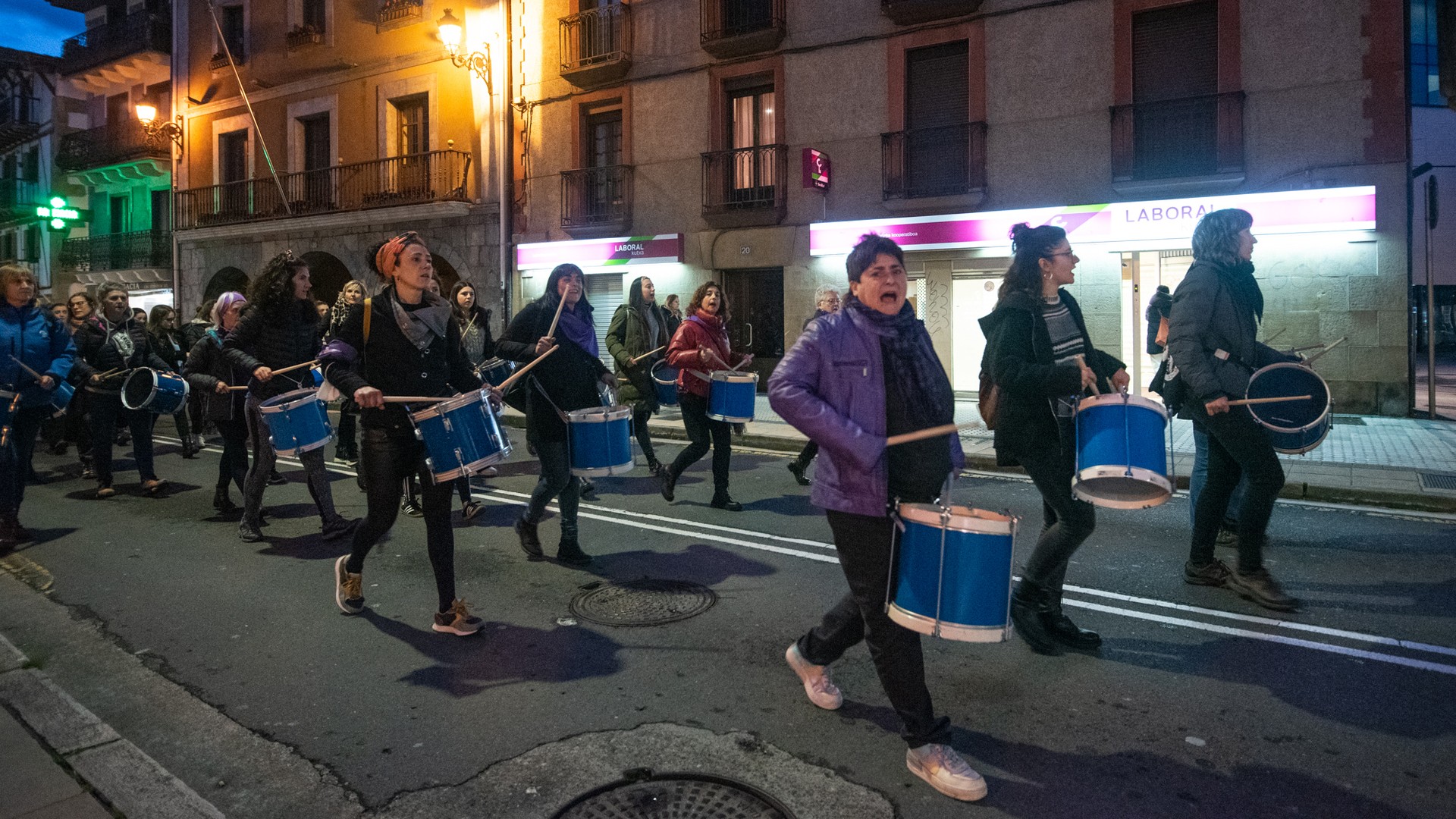 Mugimendu feministak manifestazio burrunbatsua egin du