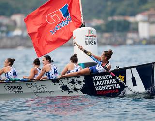 Herritarrak kide dituzten traineruek Donostiako arantza Zierbenan kendu zuten